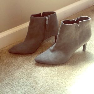 Sam & Libby pointy toe small heel booties size 7.5